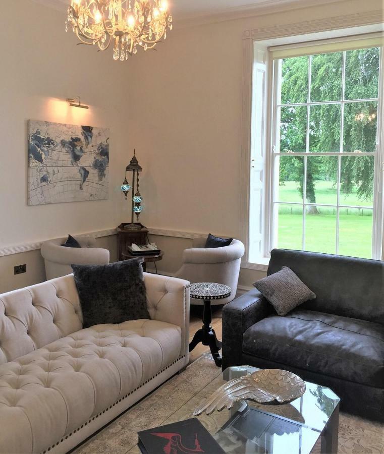 Llwynhelig Manor Bed and Breakfast Llandeilo Exteriör bild