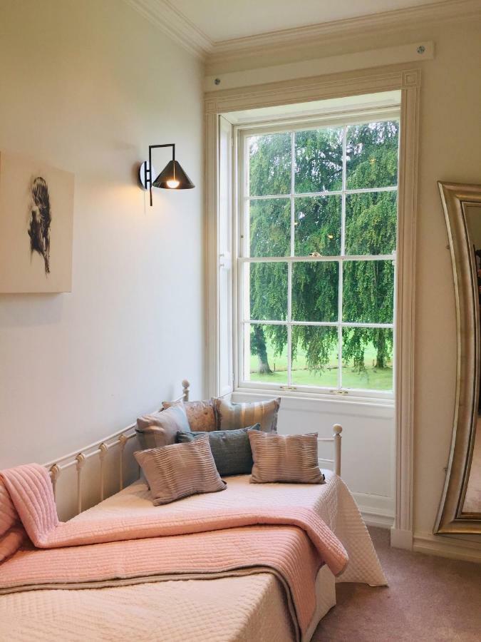 Llwynhelig Manor Bed and Breakfast Llandeilo Exteriör bild