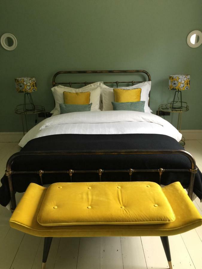 Llwynhelig Manor Bed and Breakfast Llandeilo Exteriör bild